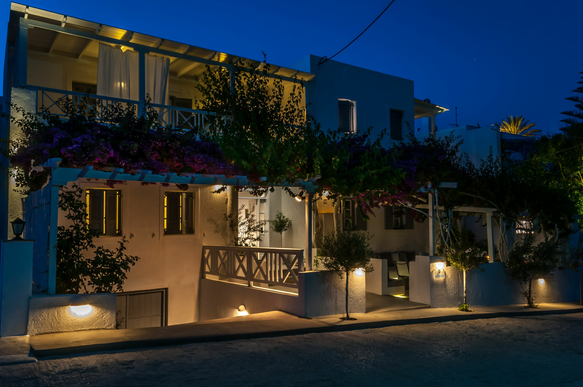 Milos Bay * Αδάμας